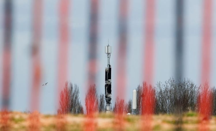 5G-Virus Conspiracy Theory Fuels Mast Damage Amid U.K. Rollout